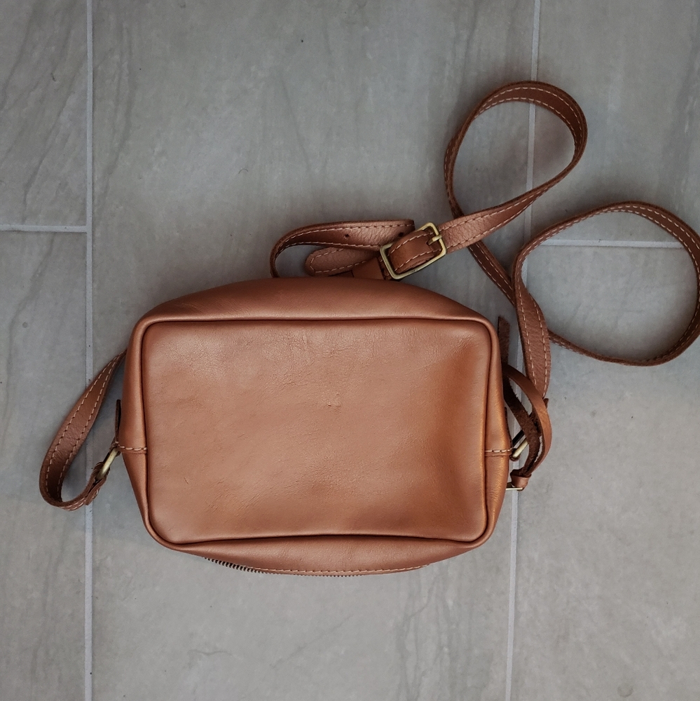 Portland Leather Camera Bag - Picture 3 of 10